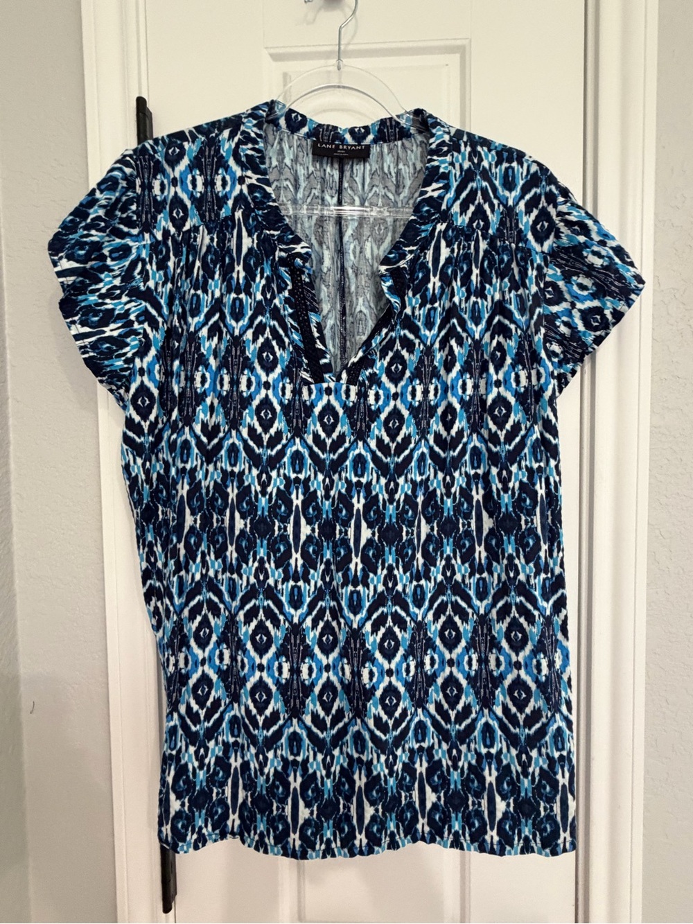 Lane Bryant Blue Patterned V-Neck Short Sleeve Blouse